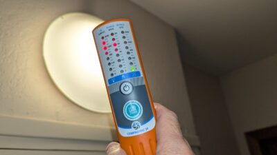 Détecteur de mouvement hyperfréquence dans le couloir
